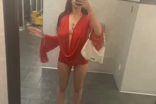 petite and playful vibes, good... - Image 1