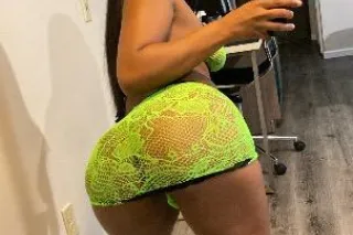 BEST THROAT IN THE CITY💦🍆 5'0 ft with a deep throat 👅 - Image 1