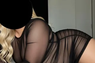 Curvy Latina Blonde Seductress – Incall Only – Ready to Tease & Please 🍑😘 - Image 1