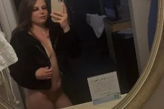 petite burnette 🫦 available in Sherman oaks 📍 - Image 3